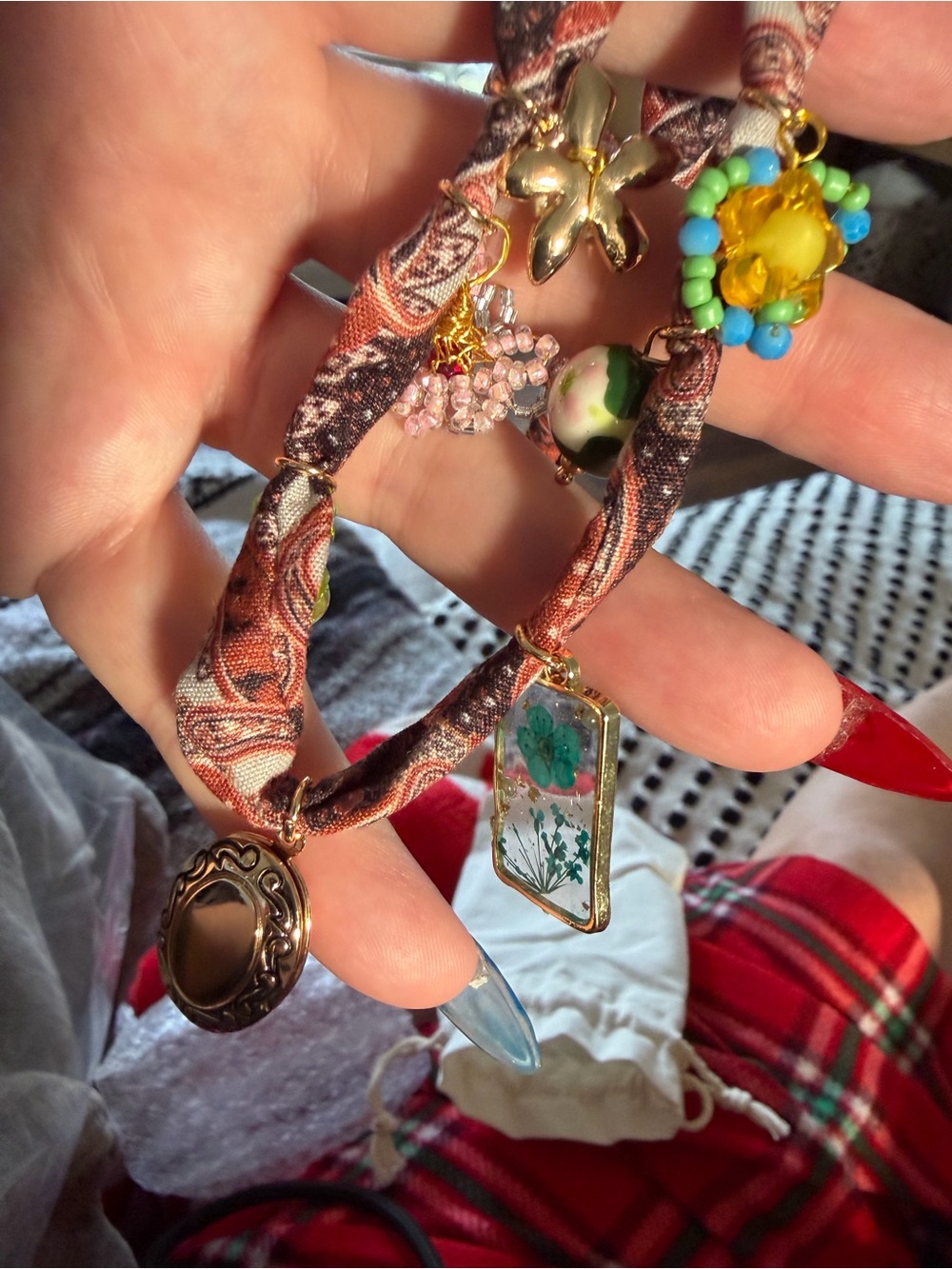 🔘NATURAL LIFE “Happy Threads” Multicolor Floral Charm Necklace with Gold Accents - Picture 6 of 9